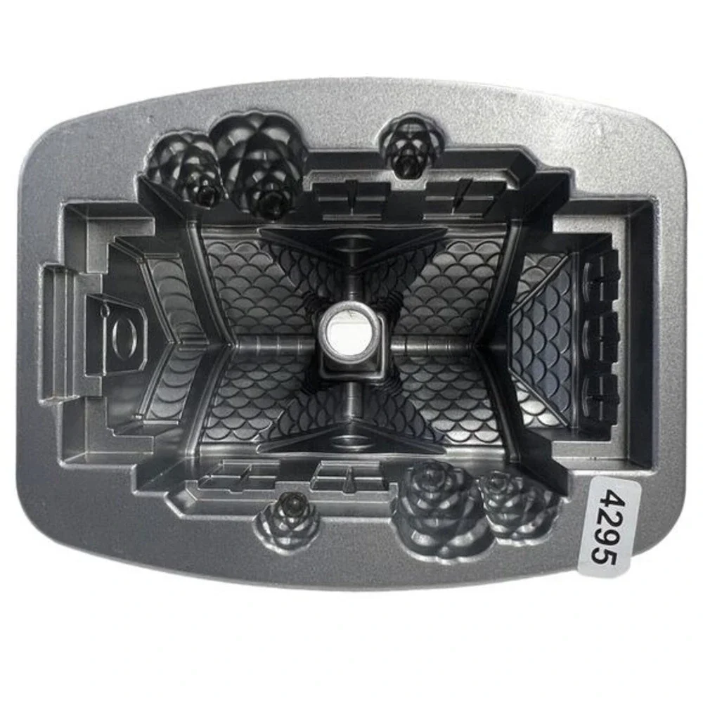Nordic Ware Gingerbread House Cake Pan Holiday Christmas Aluminum 9 cup‎